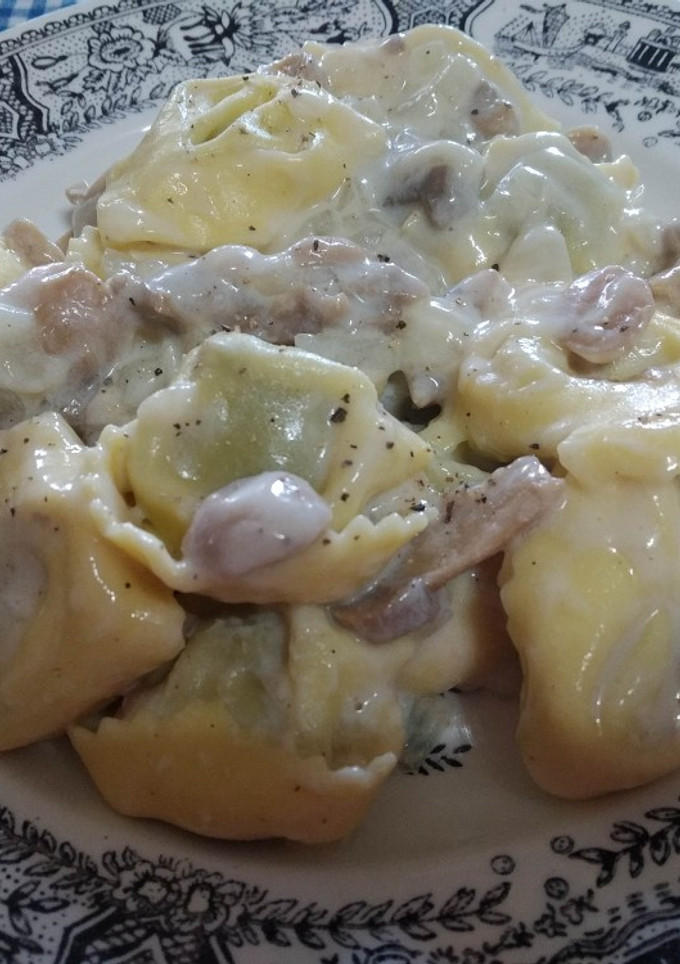 Una foto de Raviolis en salsa de setas