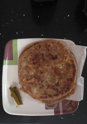 A picture of Veg cheese paratha.