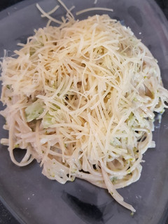 Una foto de Tallarines con salsa de brócoli