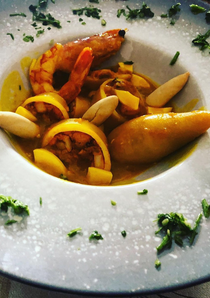 Una foto de Calamares rellenos de rape y gambas