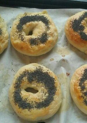 A picture of Bagel with poppy seeds.
