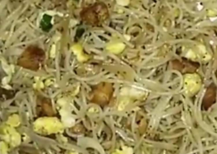 Egg chicken chowmein