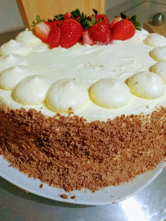 Una foto de Torta de Choco-vainilla relleno de Ganache de Chocolate Blanco