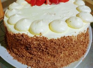 Una foto de Torta de Choco-vainilla relleno de Ganache de Chocolate Blanco