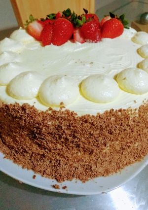 Una foto de Torta de Choco-vainilla relleno de Ganache de Chocolate Blanco