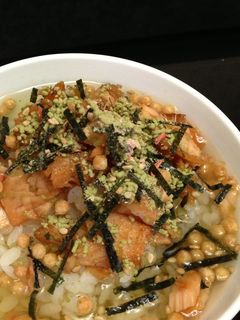 【家樂福廚房】深夜食堂》鮭魚茶泡飯 (第19夜) 的食譜成品照片