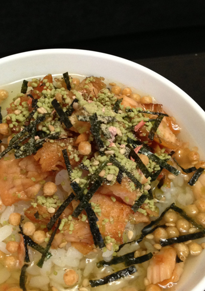 【家樂福廚房】深夜食堂》鮭魚茶泡飯 (第19夜) 的食譜成品照片