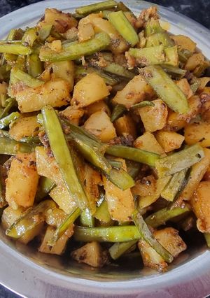 A picture of Guvar bataka nu shaak.