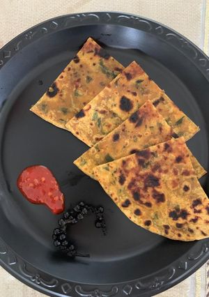 મેથીના થેપલા (Methi Thepla Recipe In Gujarati) રેસીપી મુખ્ય ફોટો