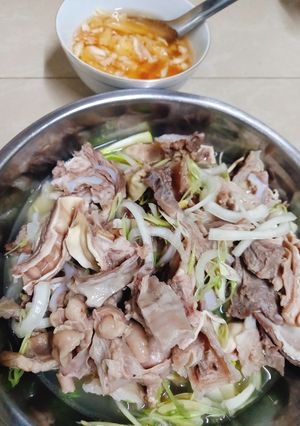 Hình của món Cuống họng heo hấp sả.