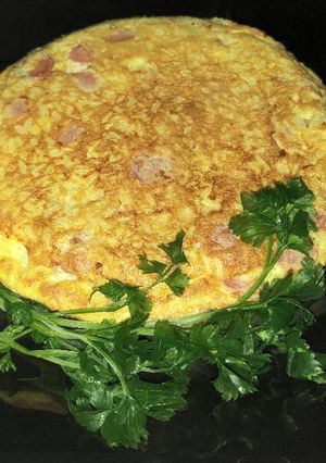 Una foto de Tortilla de arroz con salchichas