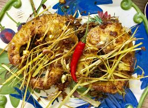 Hình của món Cá tầm chiên muối sả.