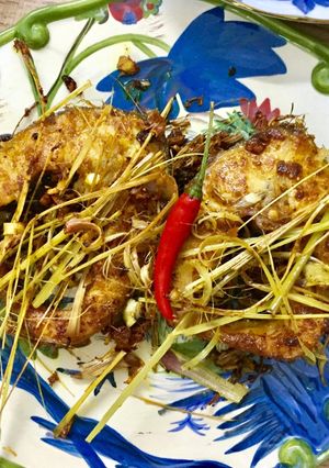 Hình của món Cá tầm chiên muối sả.