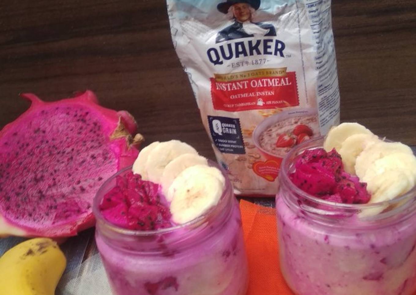 Pinky Overnight Oats (Dragon Fruit & Banana)