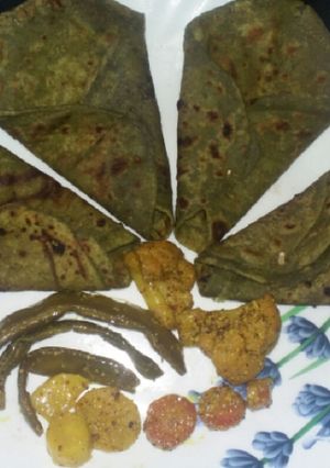 पालक के परांठे (Palak ke parathe recipe in Hindi) रेसिपी मुख्य फोटो