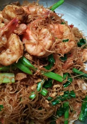 รูปของ เส้นหมี่ผัดซีอิ๊วกุ้งและหมูนุ่ม