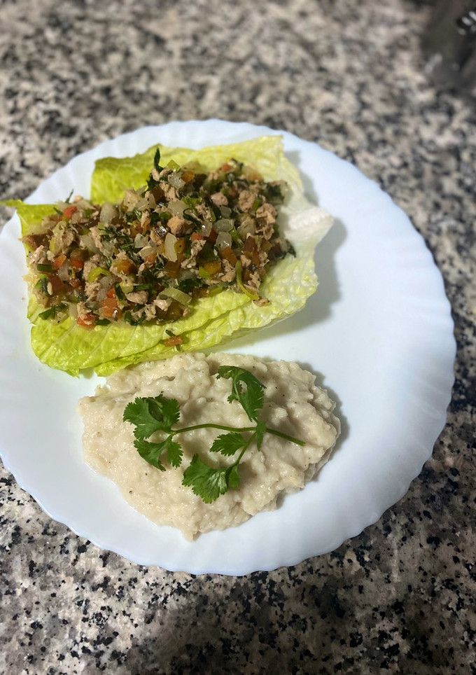 Una foto de Atún con verduras y puré de coliflor 🥦