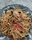 Espaguetis con pimientos y champiñones