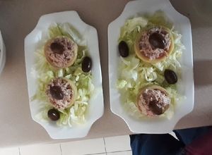 Una foto de Fondos de alcachofas rellenos con atún