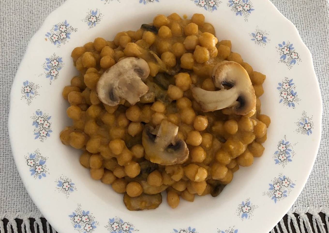 Garbanzos con champiñones