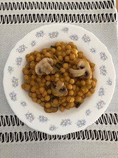 Una foto de Garbanzos con champiñones