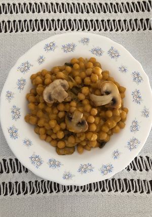 Una foto de Garbanzos con champiñones
