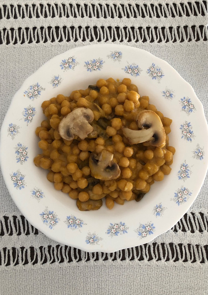 Una foto de Garbanzos con champiñones