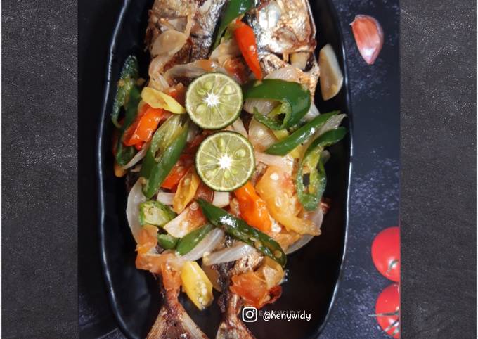 Tumis ikan goreng kembung