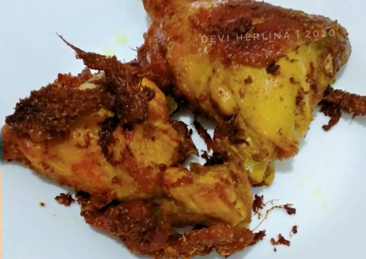 Langkah Mudah untuk Menyiapkan Ayam goreng ungkep lezat yang Lezat