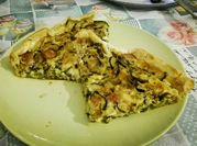 Una foto di torta salata con stracchino
