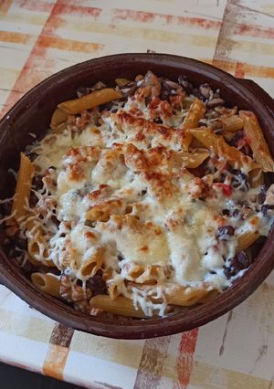 Una foto de Macarrones integrales con frijoles negros