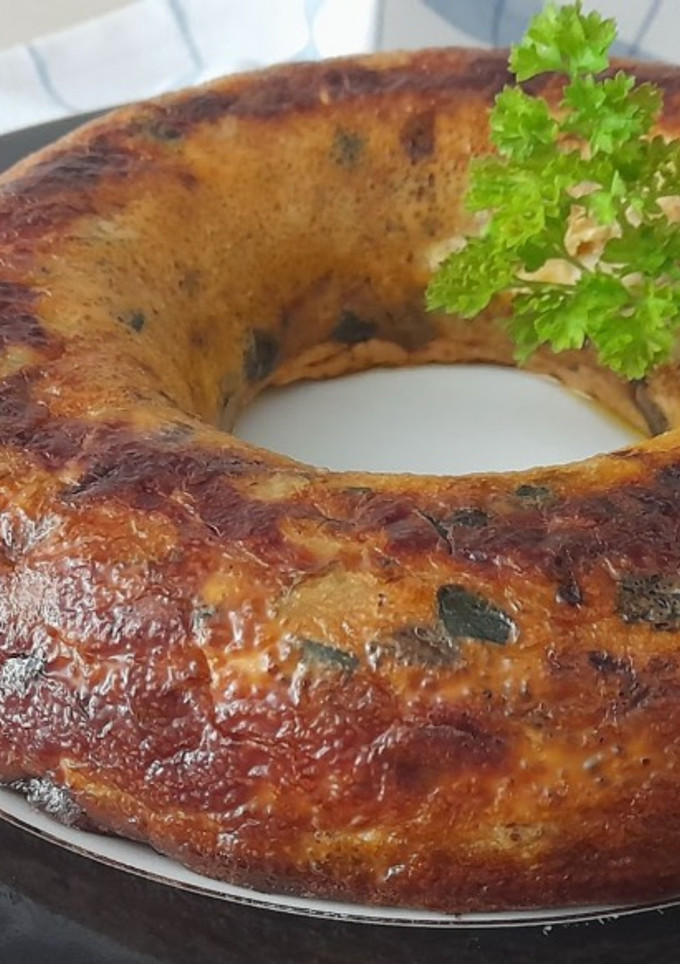 Una foto de Tortilla de calabacín, al horno, rellena de salmón y queso