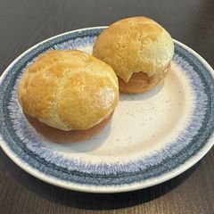A picture of Hong Kong Style Pineapple Bun 菠蘿包.