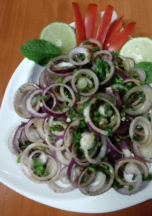 A picture of Mint & onion kachumber salad 🌱🧅🥗.