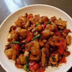 A picture of Kung Pao Chicken.