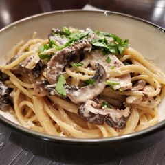 A picture of Chicken and Mushroom Cream Pasta.