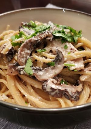 A picture of Chicken and Mushroom Cream Pasta.