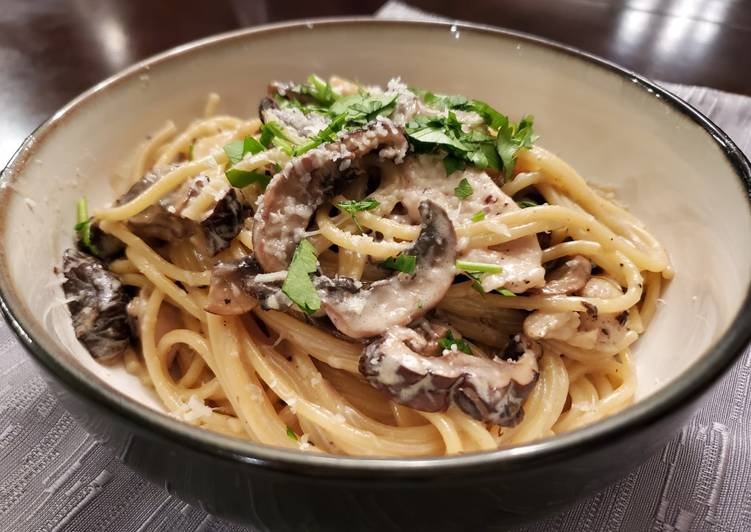 Recipe of Tasty Chicken and Mushroom Cream Pasta