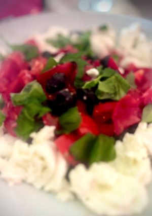 Une photo de Tomates mozzarella retouchées