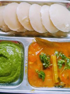 रवा इडली रेसिपी (rava idli recipe in marathi) रेसिपी चे मुख्य फोटो