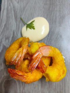 Una foto de Langostinos en masa orly