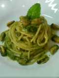 Spaghetti con cozze, zucchine e pesto
