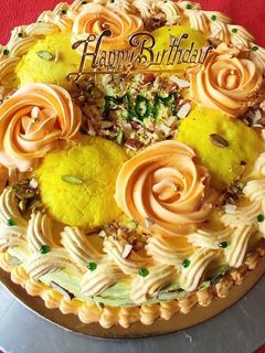 રસમલાઈ કેક (Rasmalai Cake Recipe in Gujarati) રેસીપી મુખ્ય ફોટો