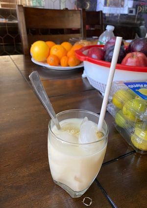 Hình của món Trà sữa mật ong hoa cúc.