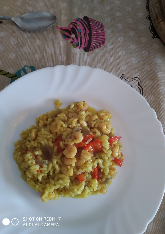 Una foto de Arroz con camarones al curry😋