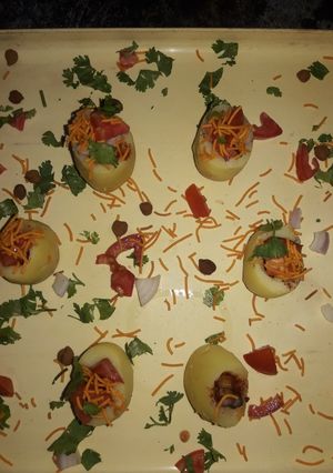 આલુ હાંડી ચાટ (Aloo Handi Chaat Recipe In Gujarati) રેસીપી મુખ્ય ફોટો