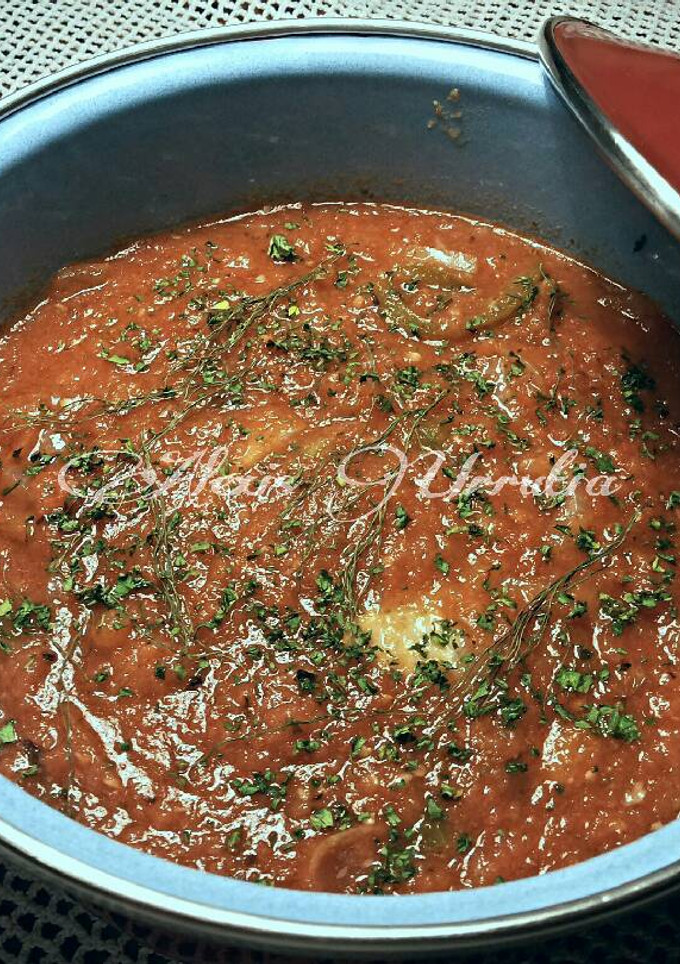 Una foto de Salsa de tomate picante anchoada