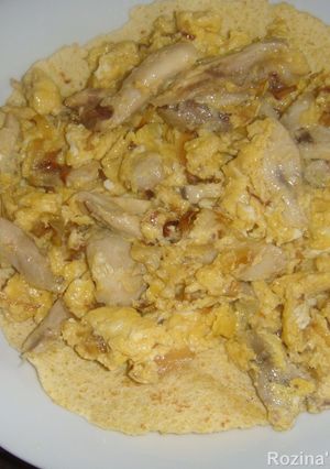 A picture of Azerbaijani chicken- onion omelette.