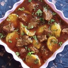 A picture of Apple Gourd With Beef (tinda gosht).