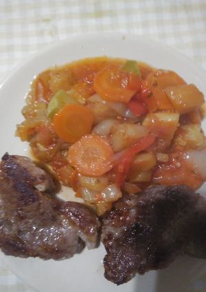 O poză a rețetei Tocăniță de legume cu carne de porc.